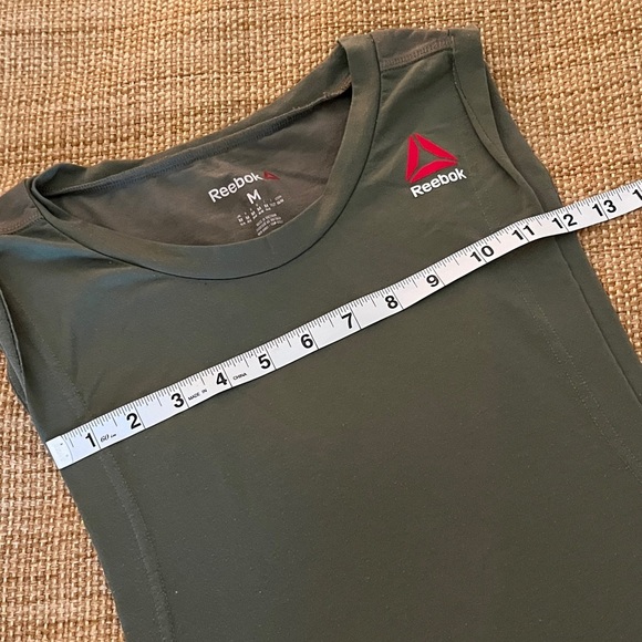Reebok Women's Dark Green Muscle Tee Size M - Picture 6 of 8